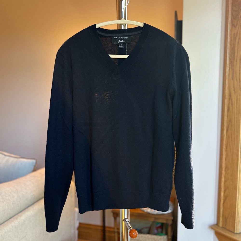 Banana Republic Men's Italian Merino Wool V-Neck Sweater